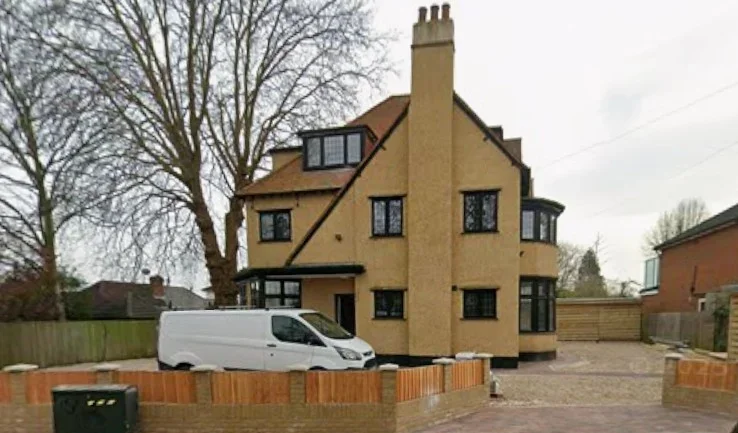 Flat Green Lane in Borough of Spelthorne