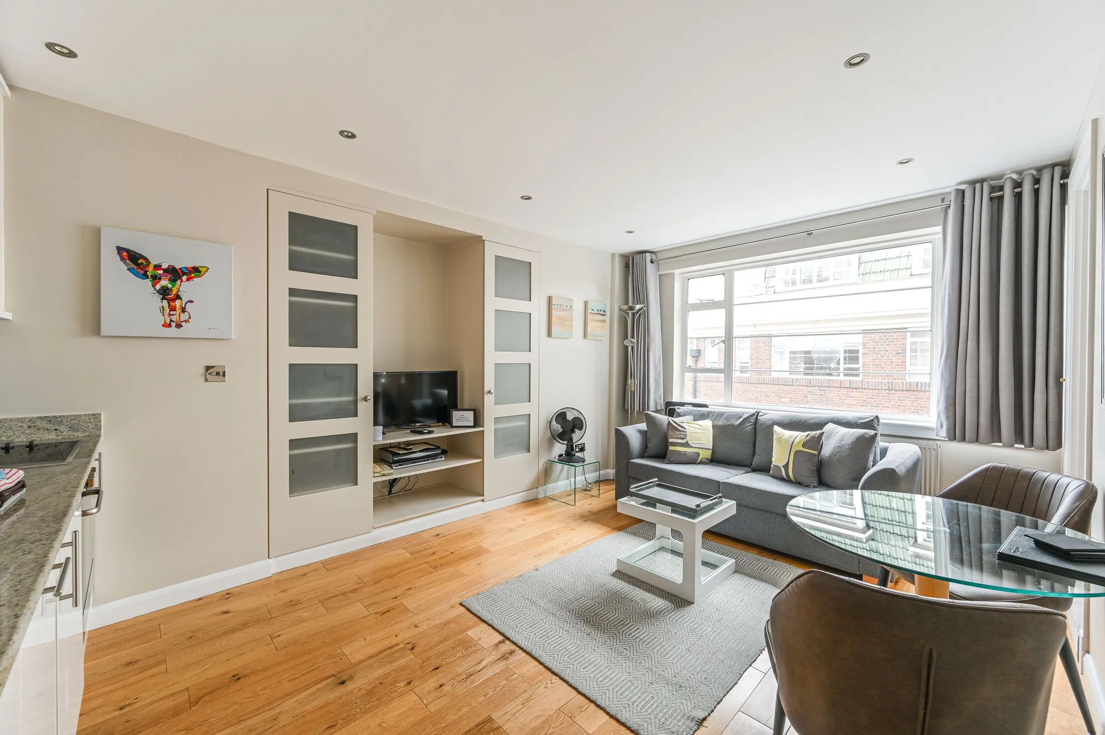 Flat Sloane Avenue in Greater London