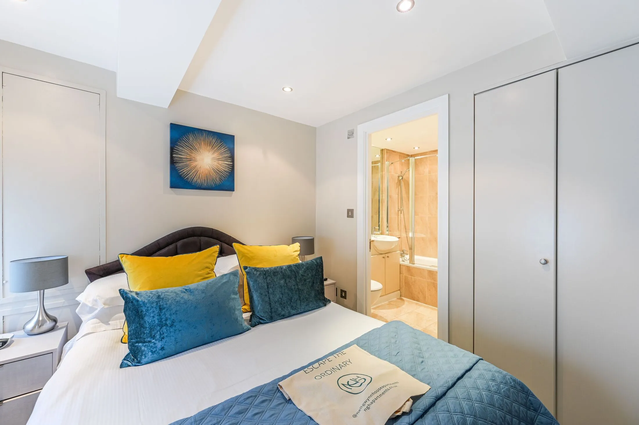 Flat Sloane Avenue in Greater London