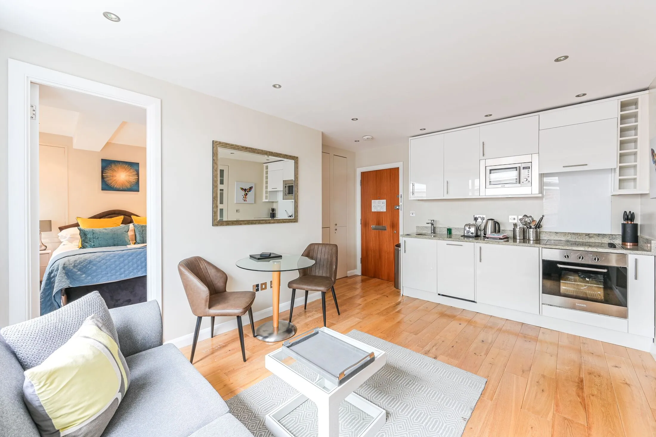 Flat Sloane Avenue in Greater London