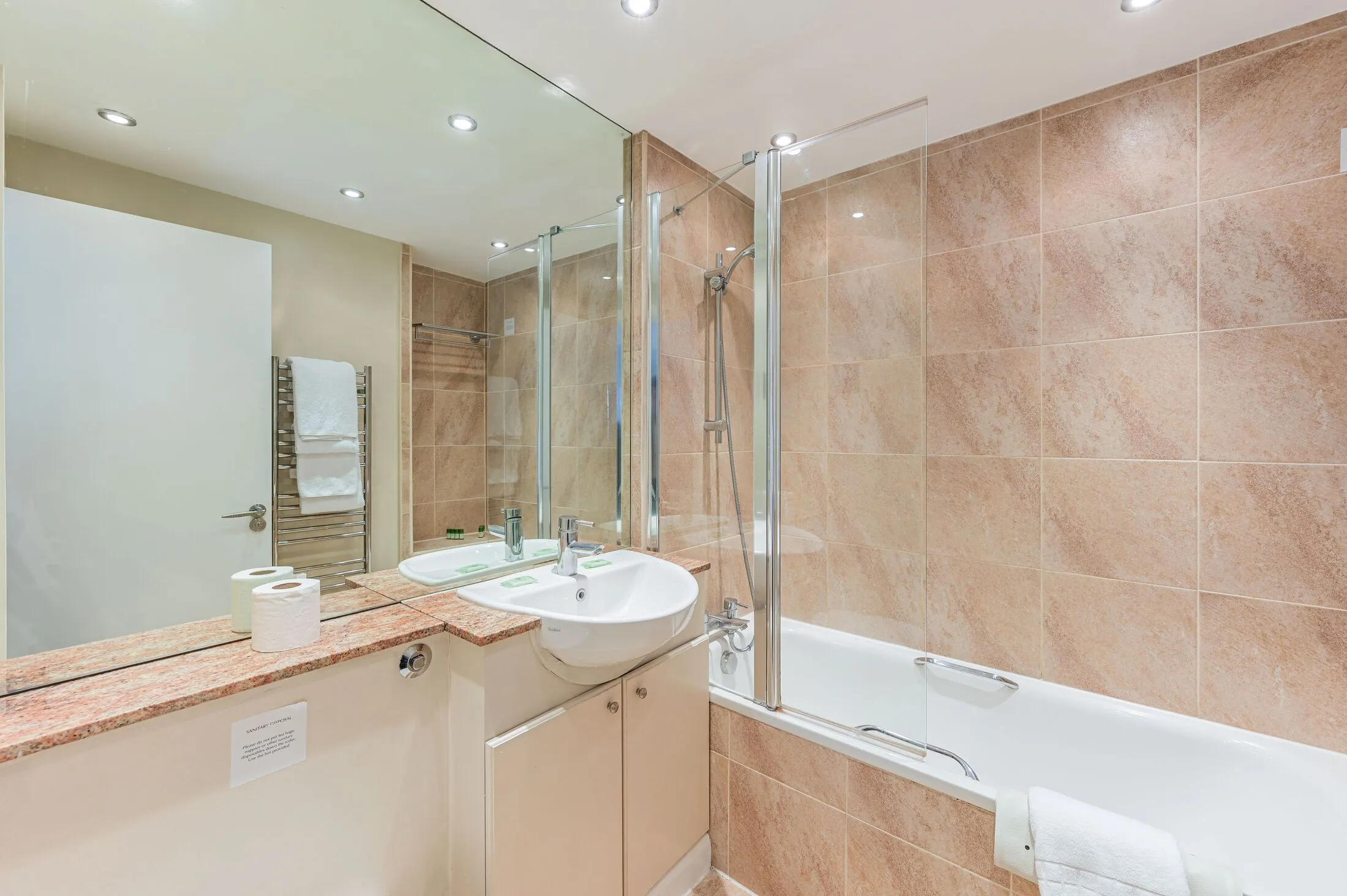 Flat Sloane Avenue in Greater London
