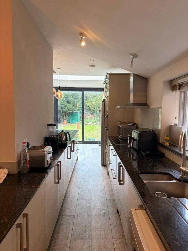 Room Cranhurst Road in Greater London