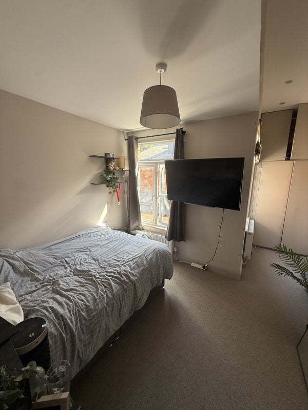 Room Cranhurst Road in Greater London