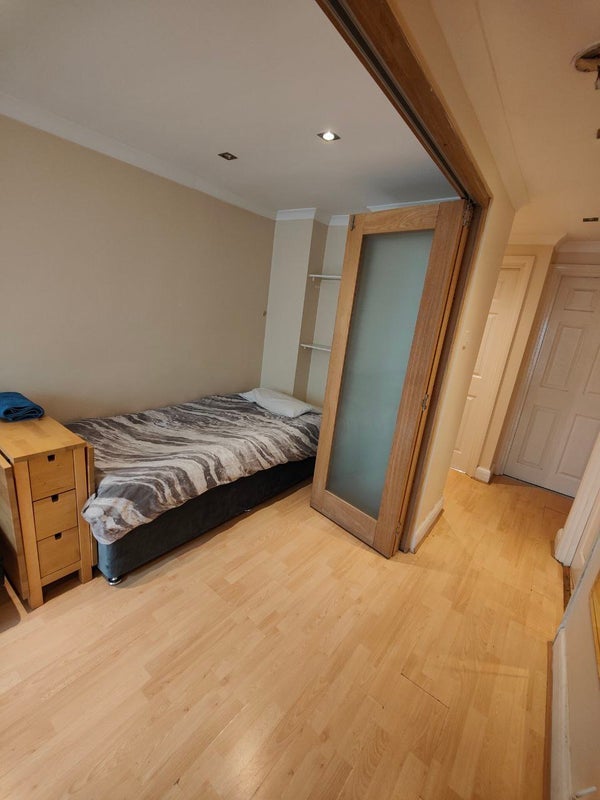 Flat Warren Street in Greater London