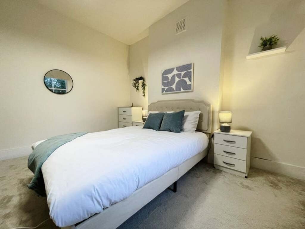 Room Agamemnon Road in Greater London