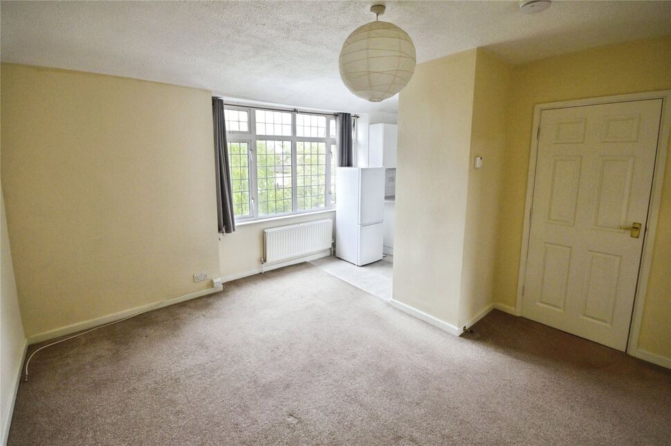 Flat Ewell Road in Greater London