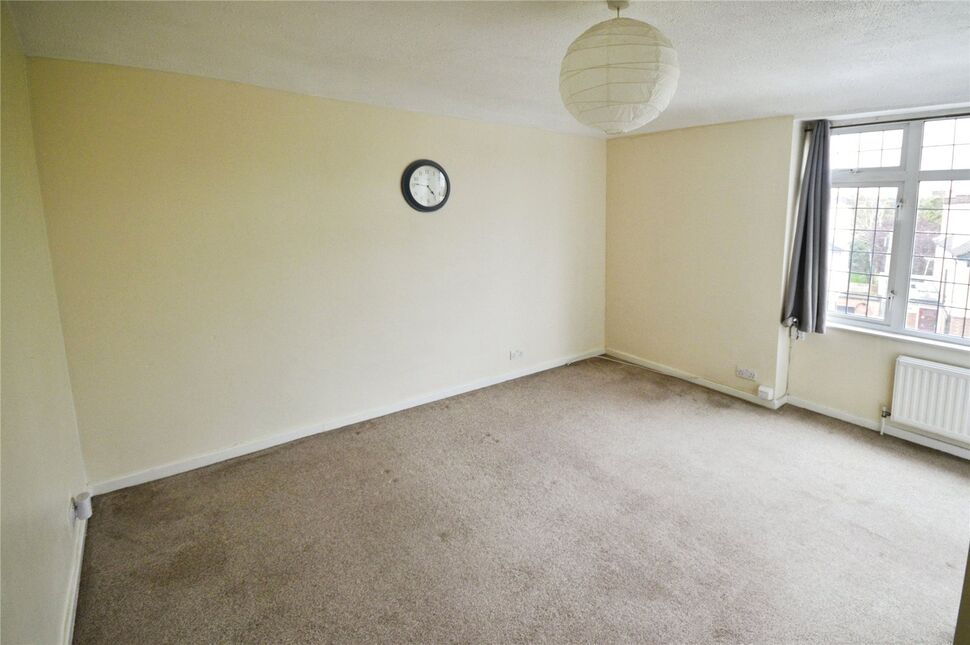 Flat Ewell Road in Greater London