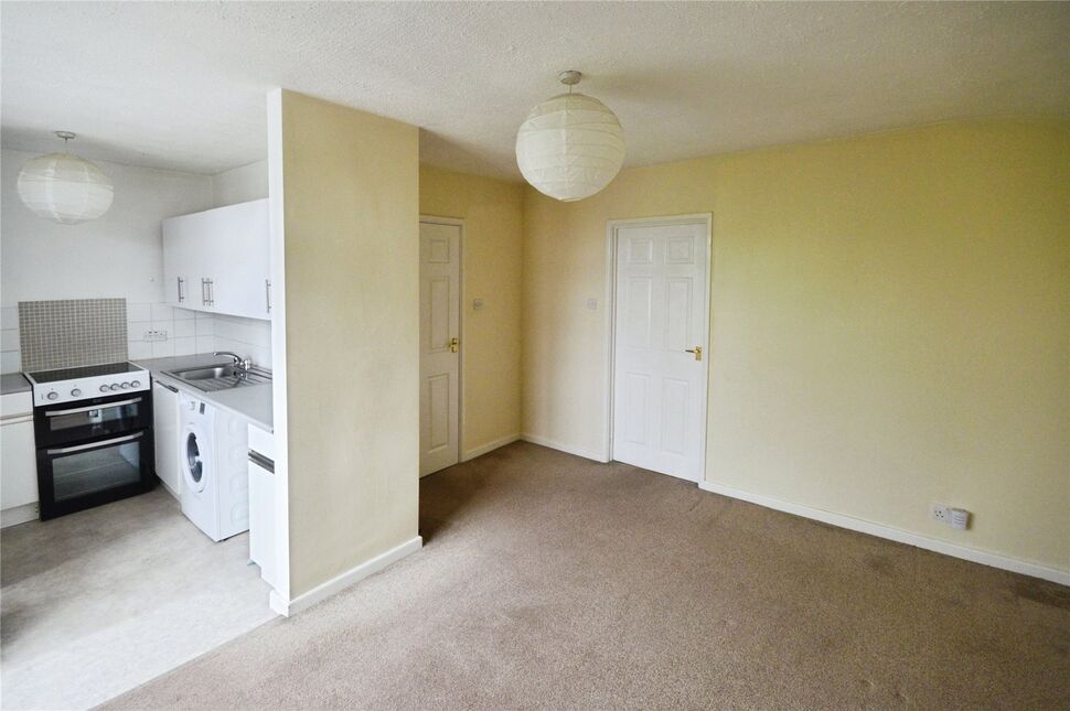 Flat Ewell Road in Greater London