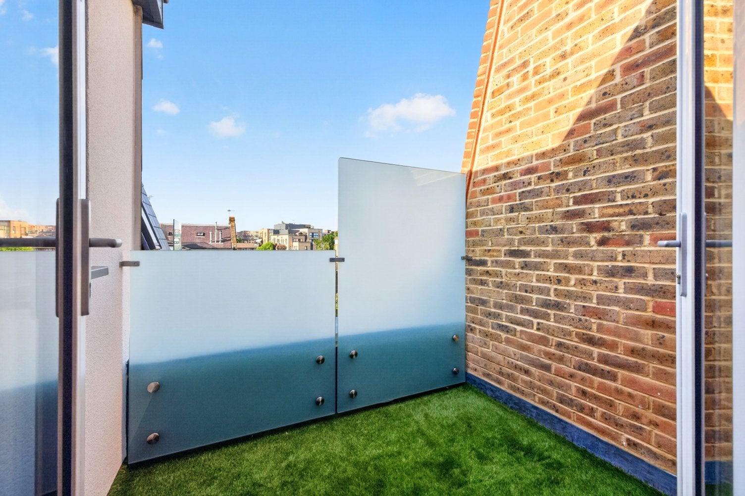 Flat Grange Road in Greater London