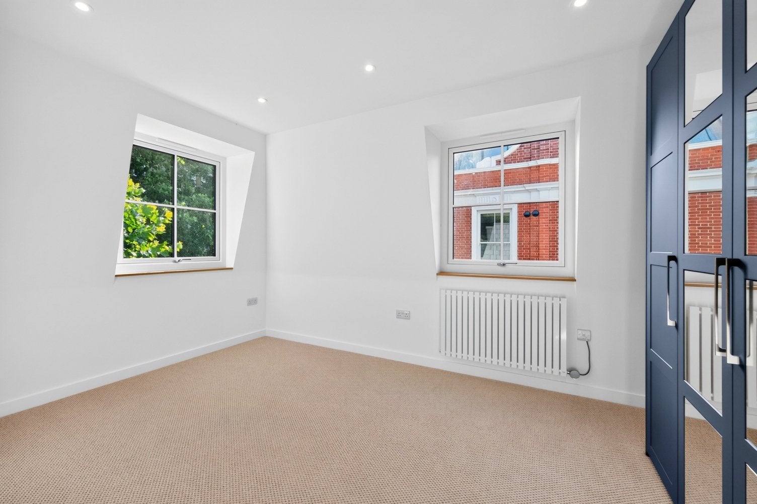 Flat Grange Road in Greater London
