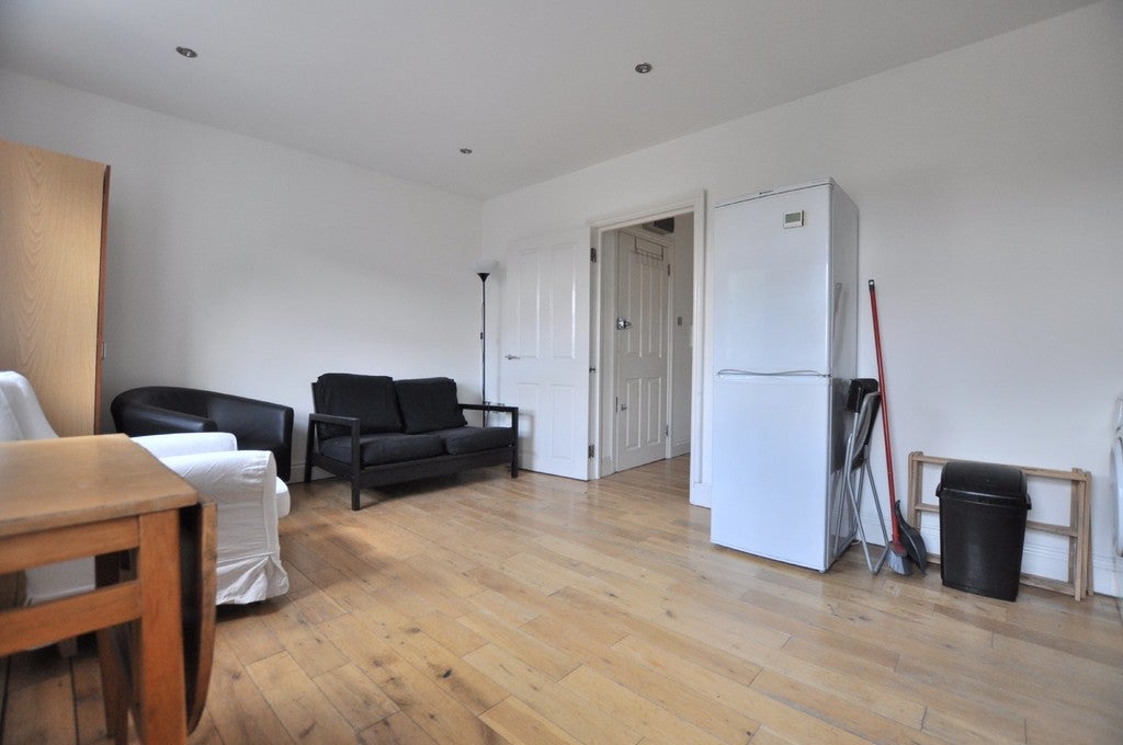 Flat Goldman Close in Greater London