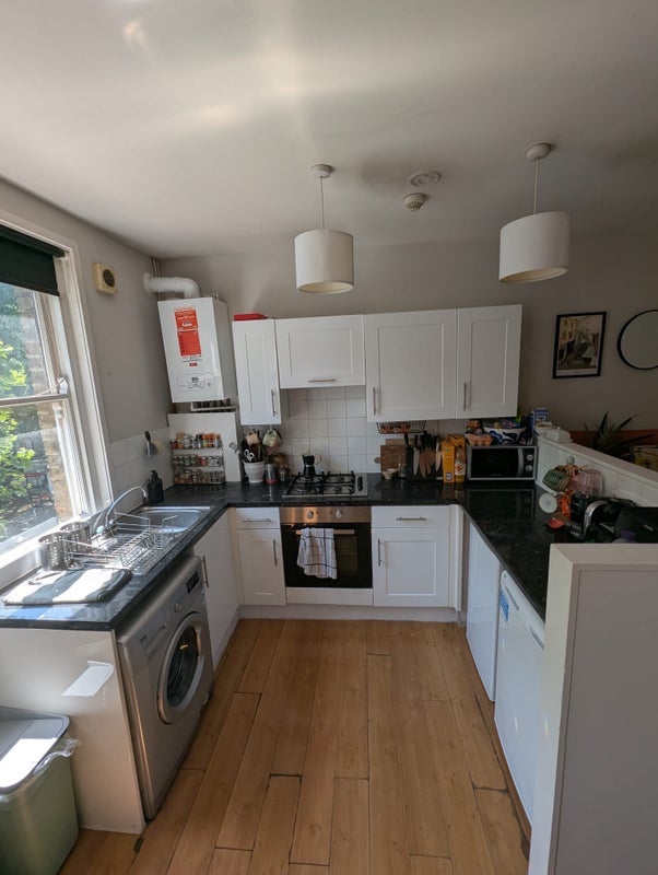 Room Mansfield Road in Greater London