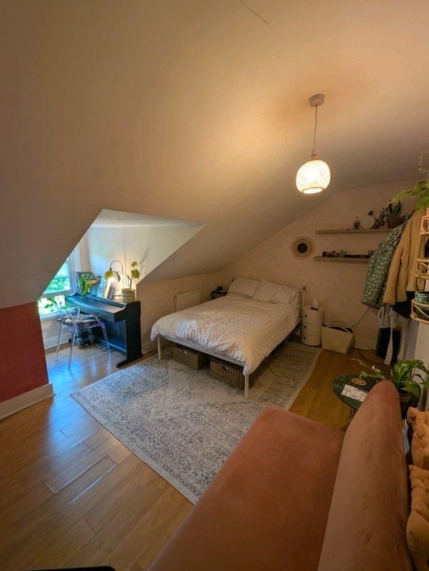 Room Mansfield Road in Greater London