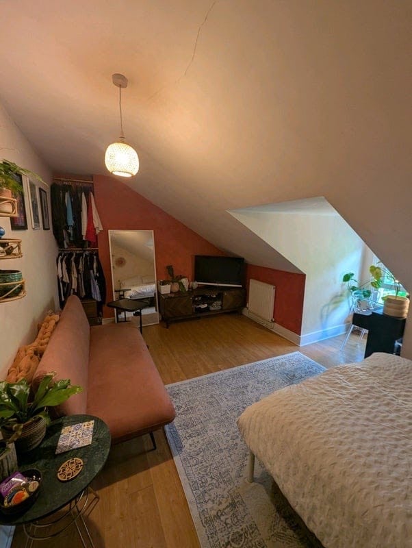 Room Mansfield Road in Greater London