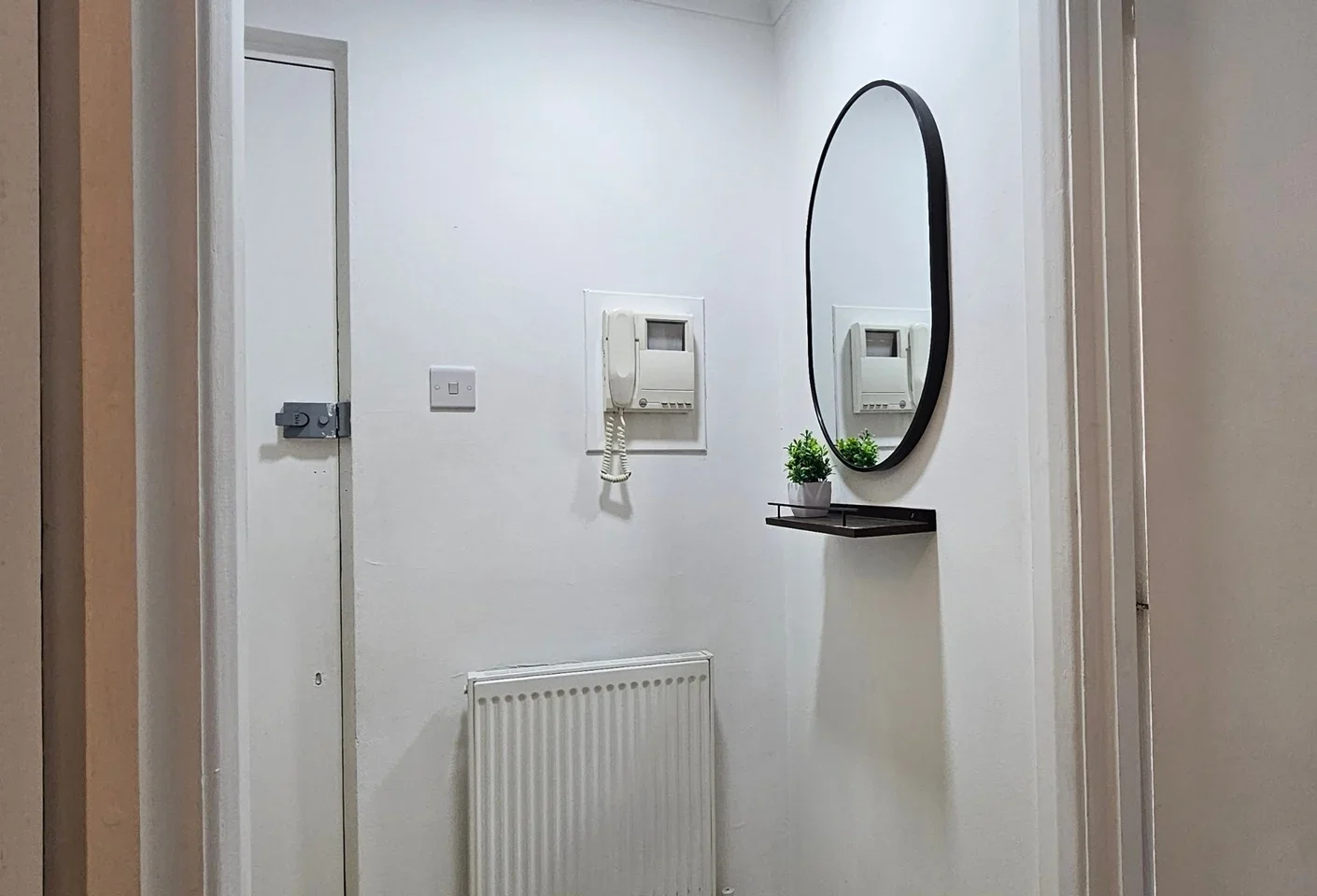 Flat Egmont Road in Greater London