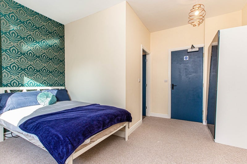 Room Avondale Road in Chesterfield