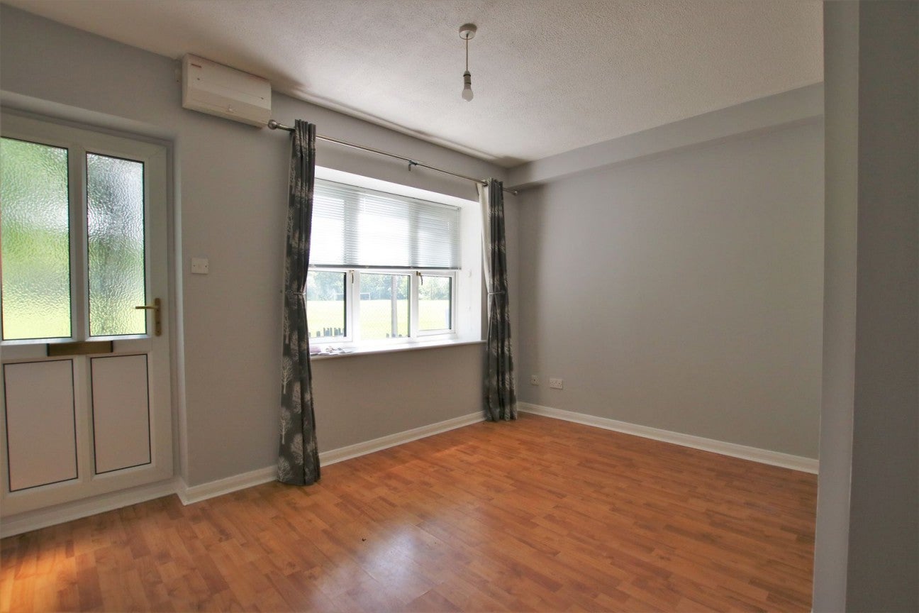 House Orchard Close in Wokingham