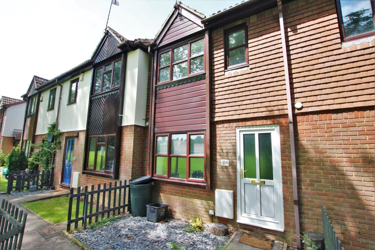 House Orchard Close in Wokingham