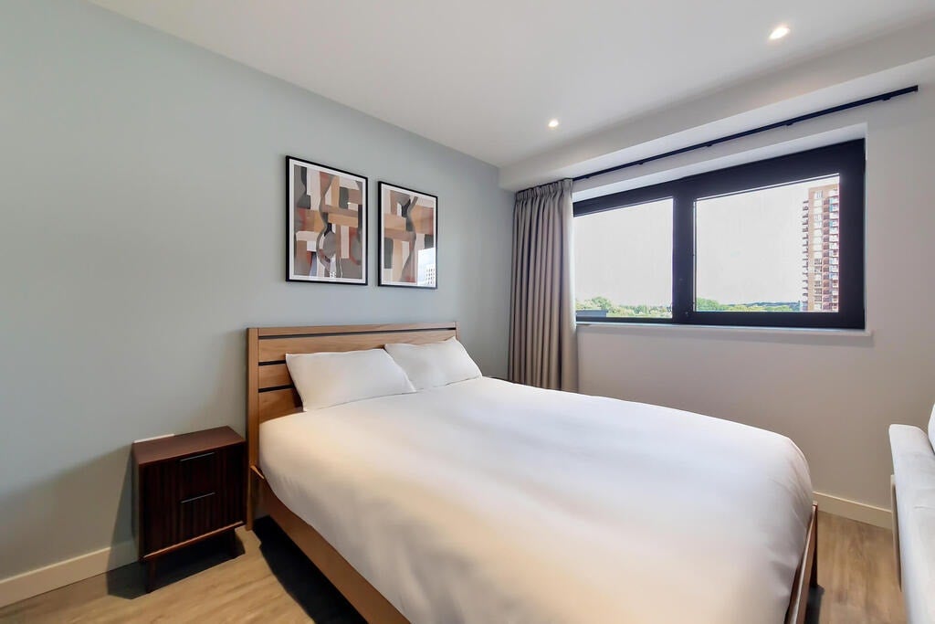Flat Empire Way in Greater London