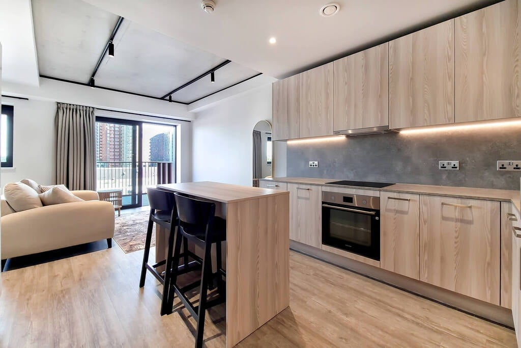 Flat Empire Way in Greater London