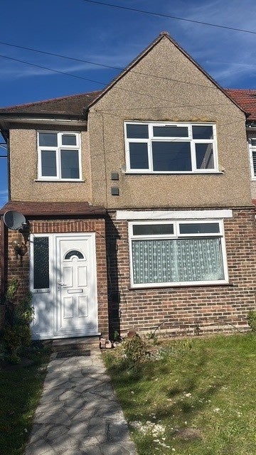 House Central Avenue in Greater London