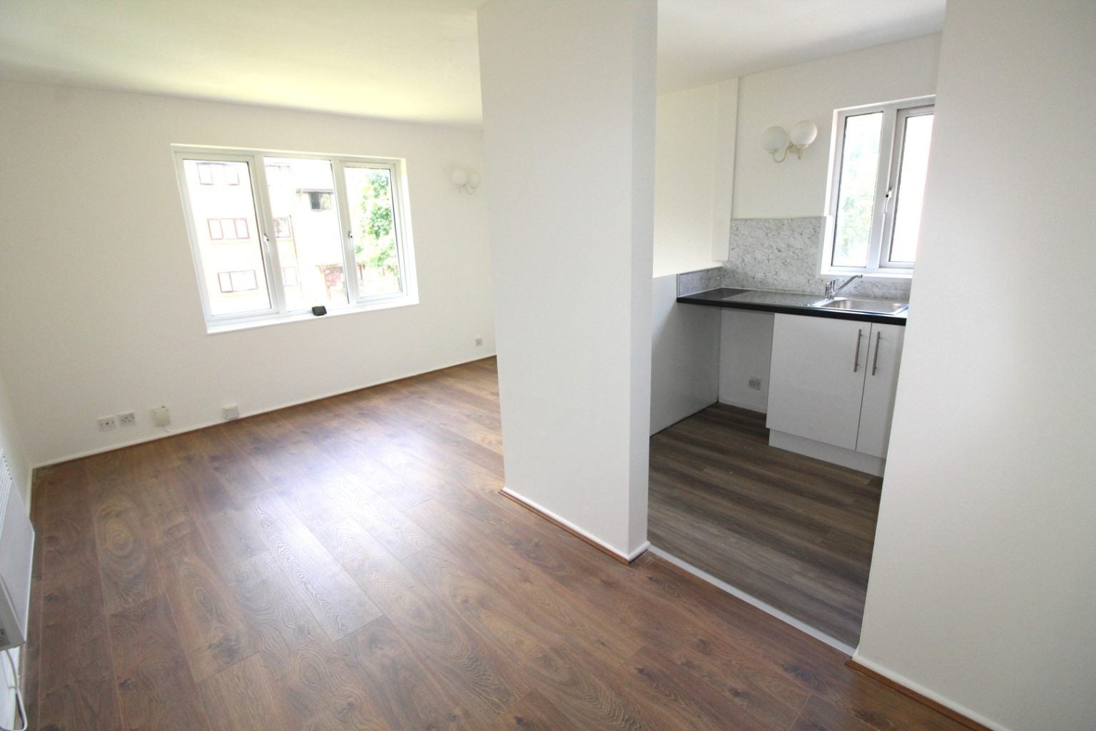 Flat Maltby Drive in Greater London