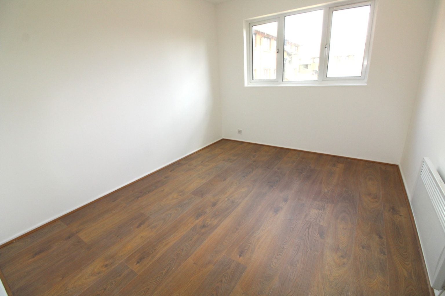Flat Maltby Drive in Greater London