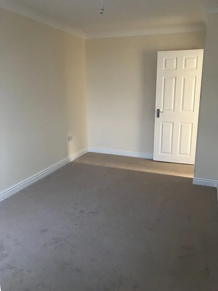 Flat Longbridge Road in Greater London