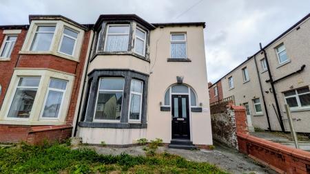 Flat Holmfield Road in Blackpool