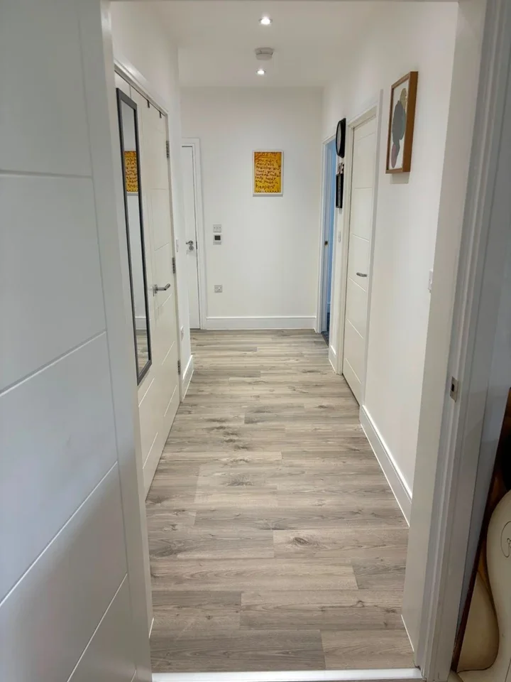 Flat Adit Road in Greater London