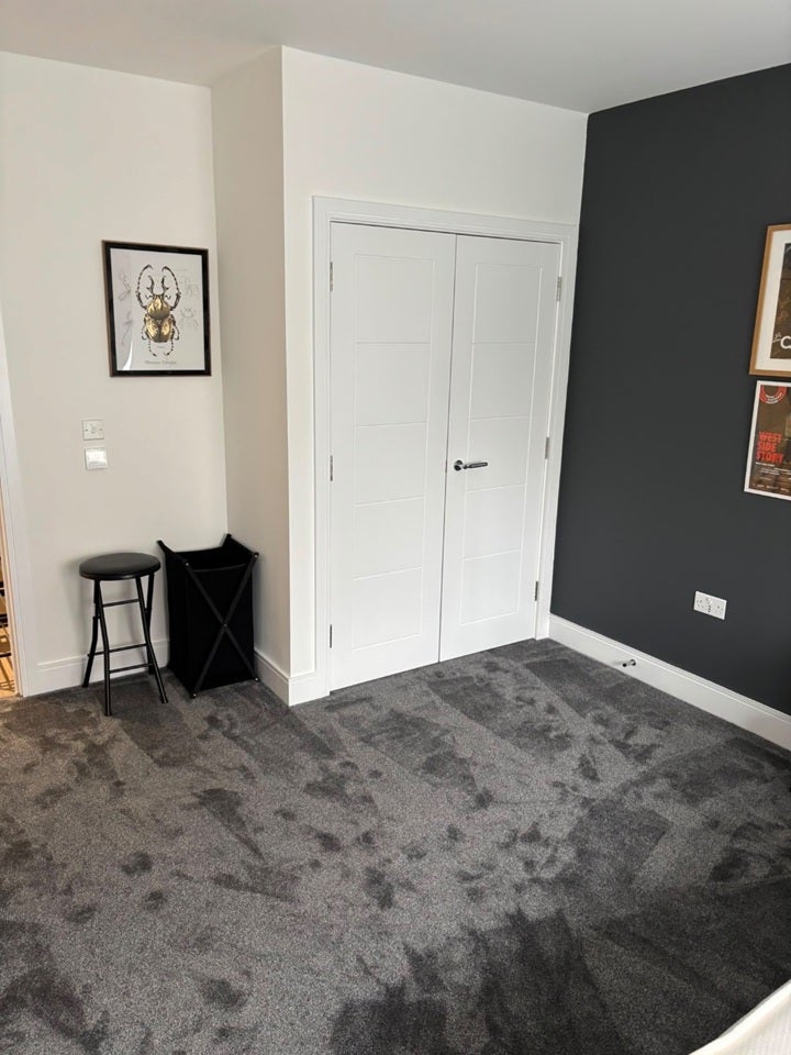 Flat Adit Road in Greater London