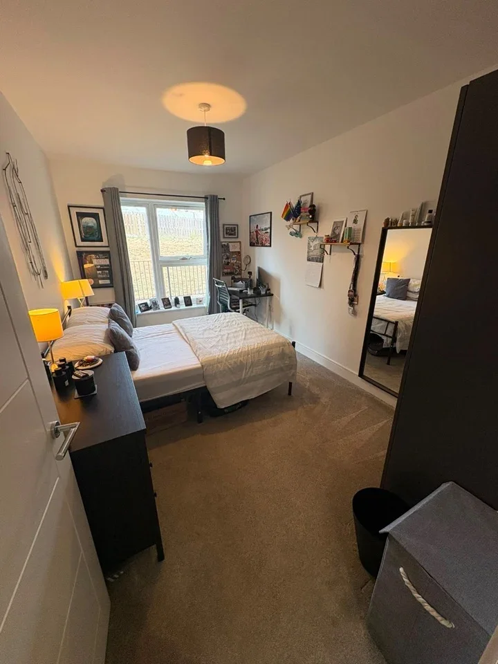 Flat Adit Road in Greater London