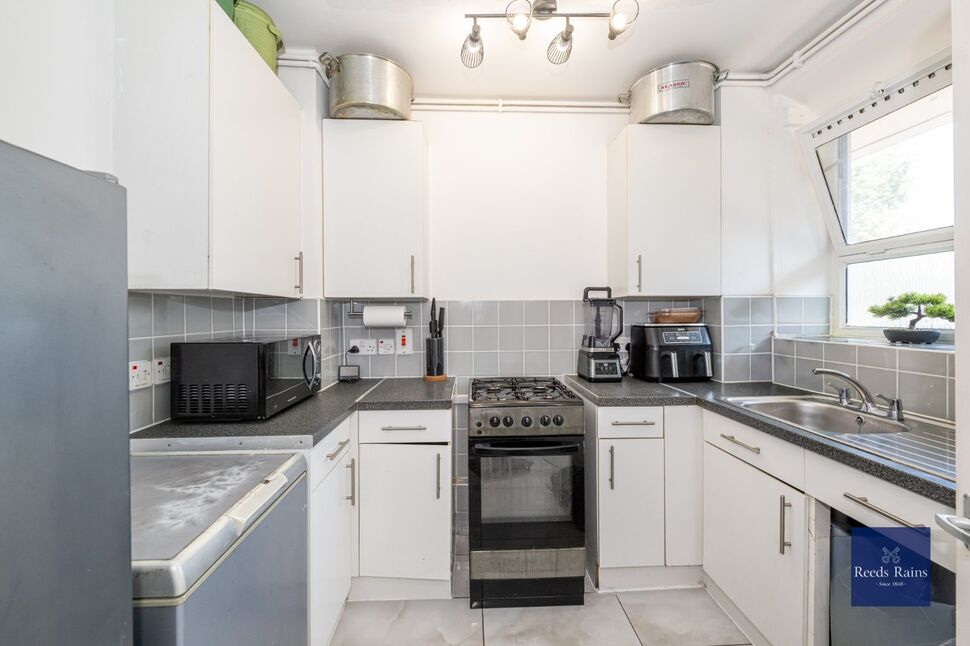 Flat Hercules Road in Greater London