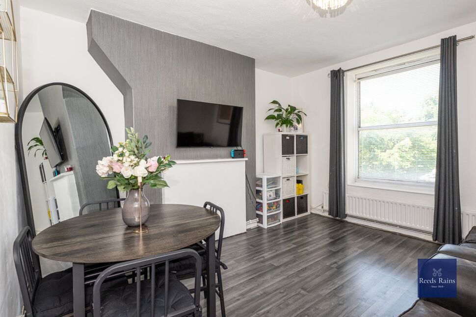 Flat Hercules Road in Greater London