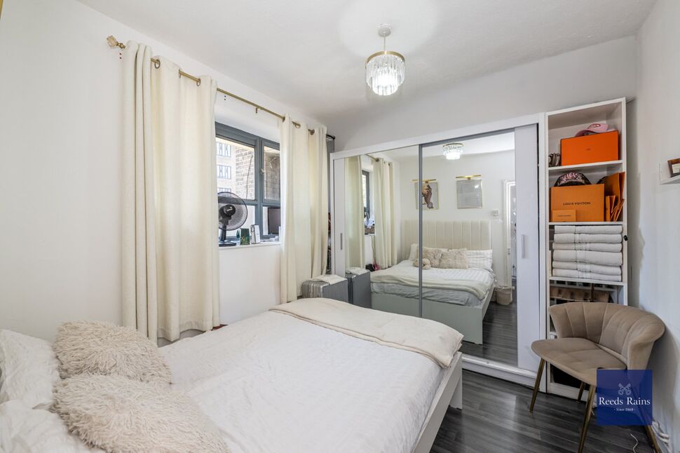 Flat Hercules Road in Greater London