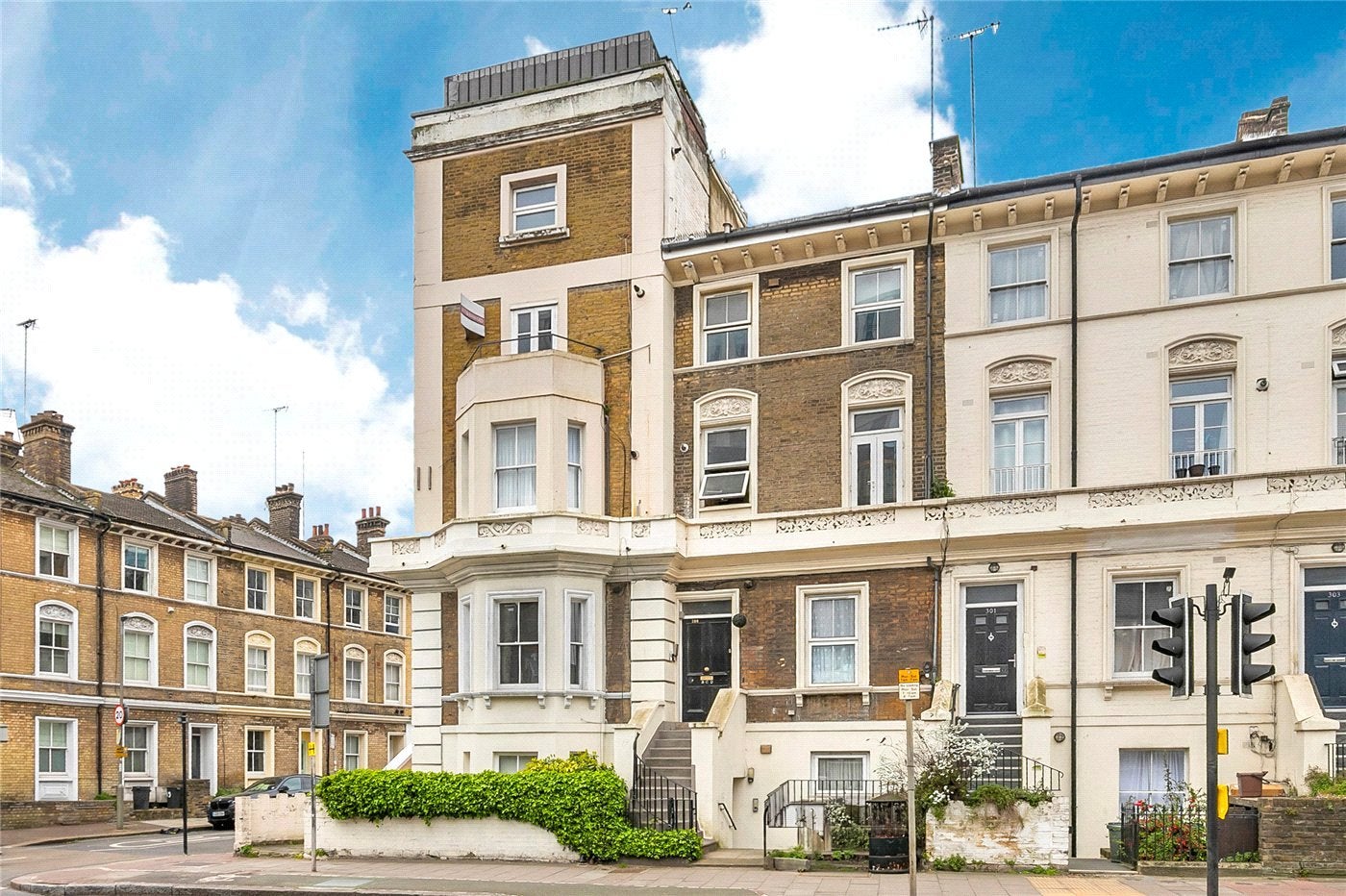 Flat Ingate Place in Greater London