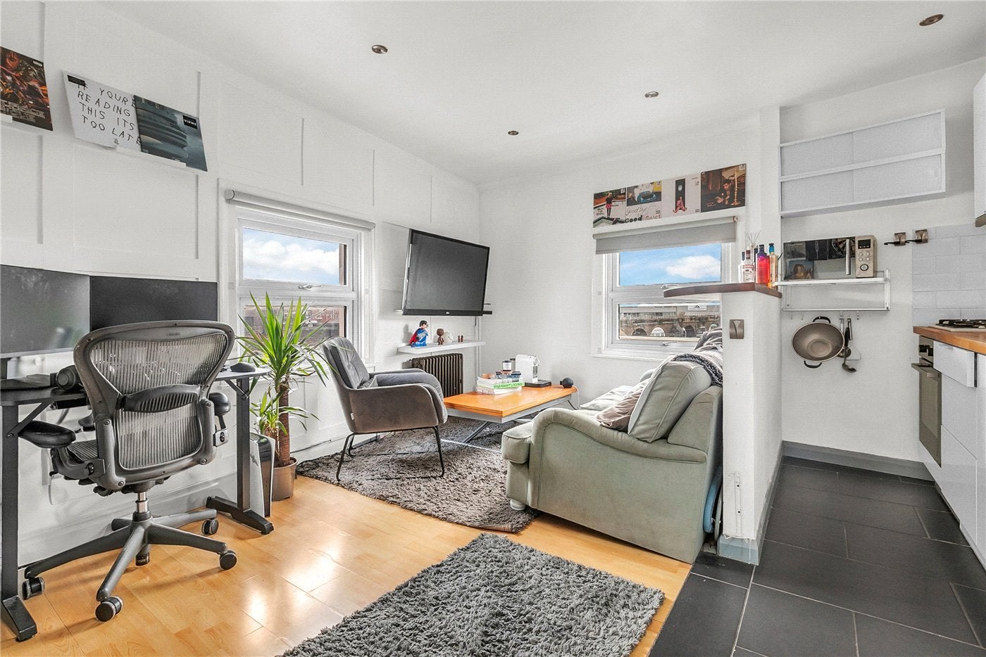 Flat Ingate Place in Greater London