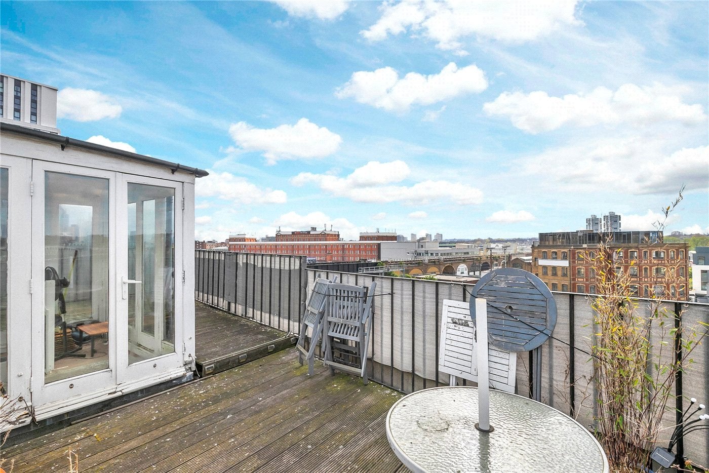 Flat Ingate Place in Greater London