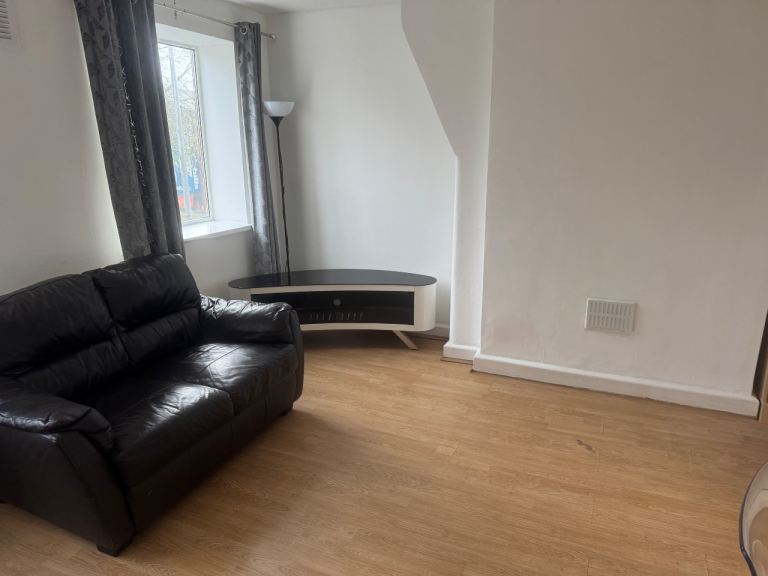 Flat Eccles New Road in Salford