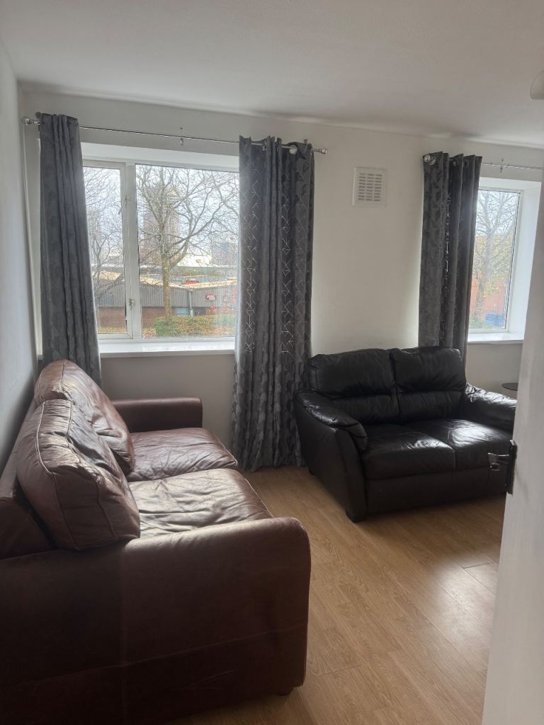 Flat Eccles New Road in Salford