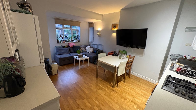 Room Poynders Gardens in Greater London