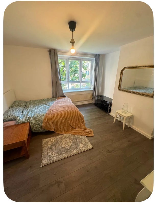 Room Dalmeny Avenue in Greater London