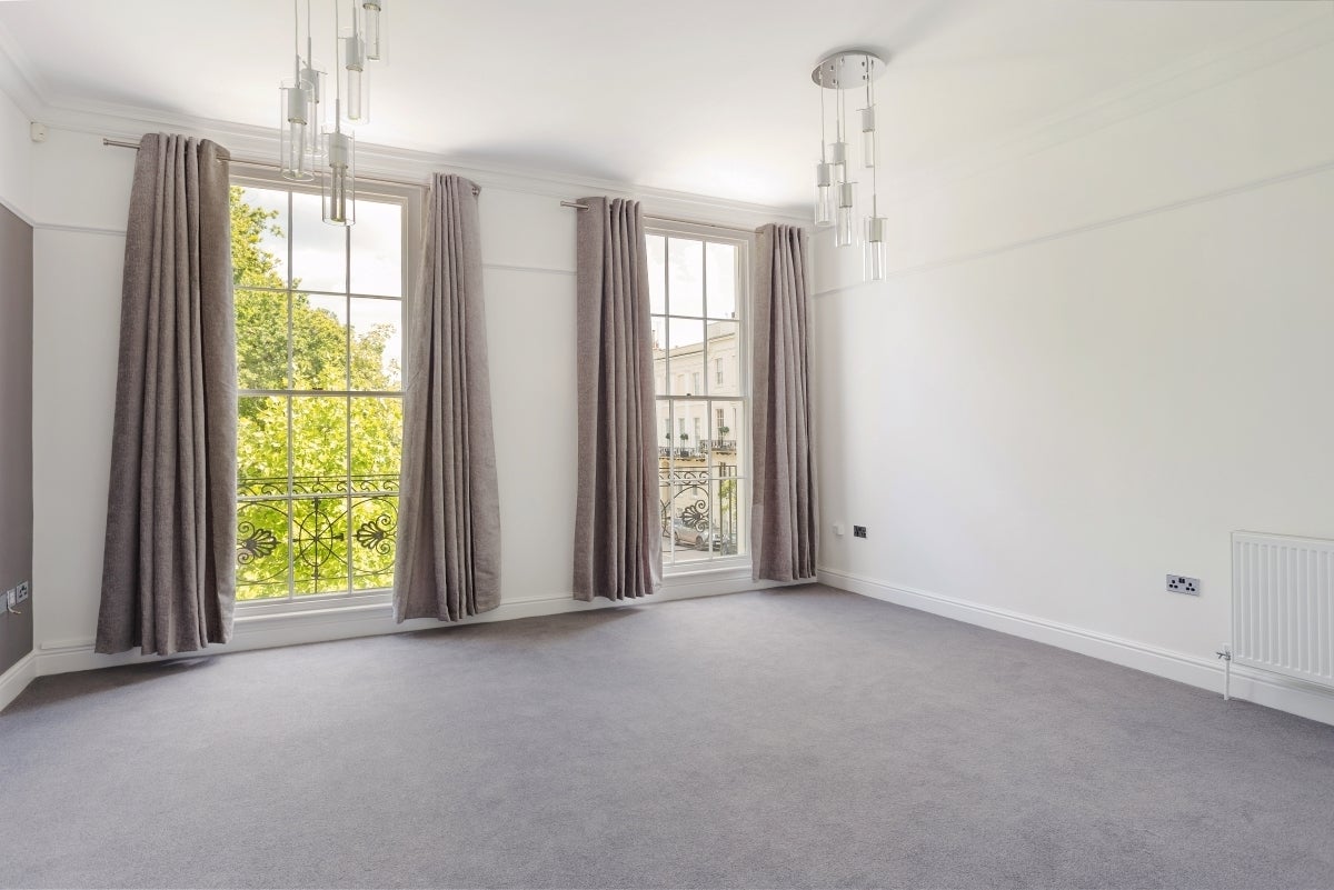 Flat Imperial Square in Cheltenham