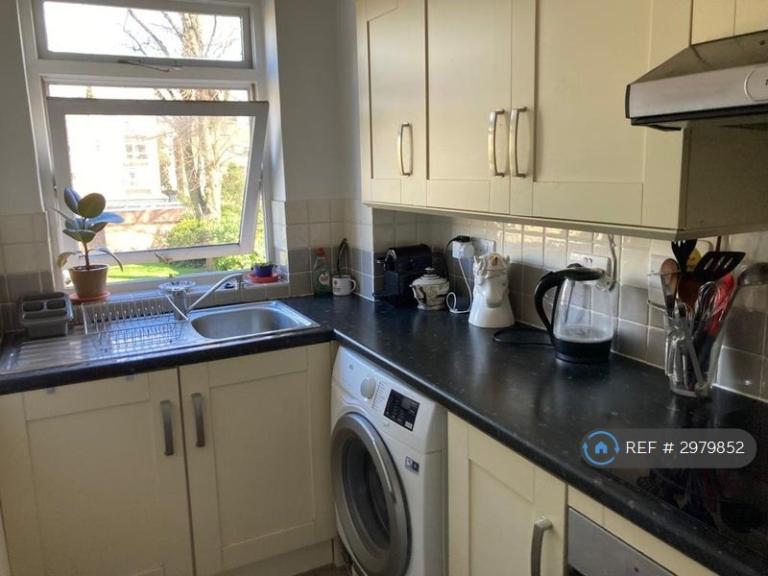 Flat Florence Road in Greater London