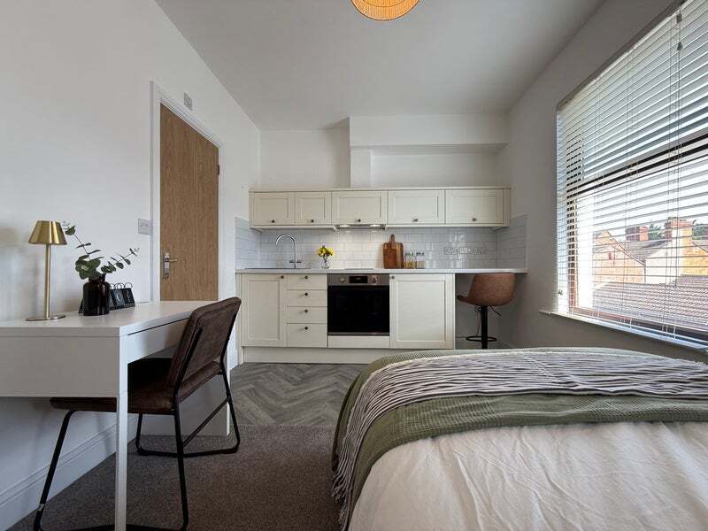 Room Lodge Road in Rugby