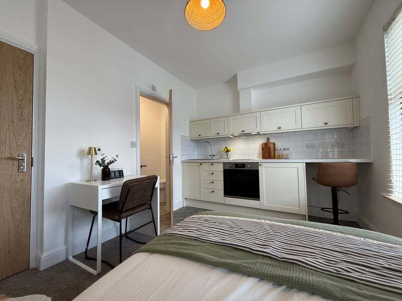 Room Lodge Road in Rugby