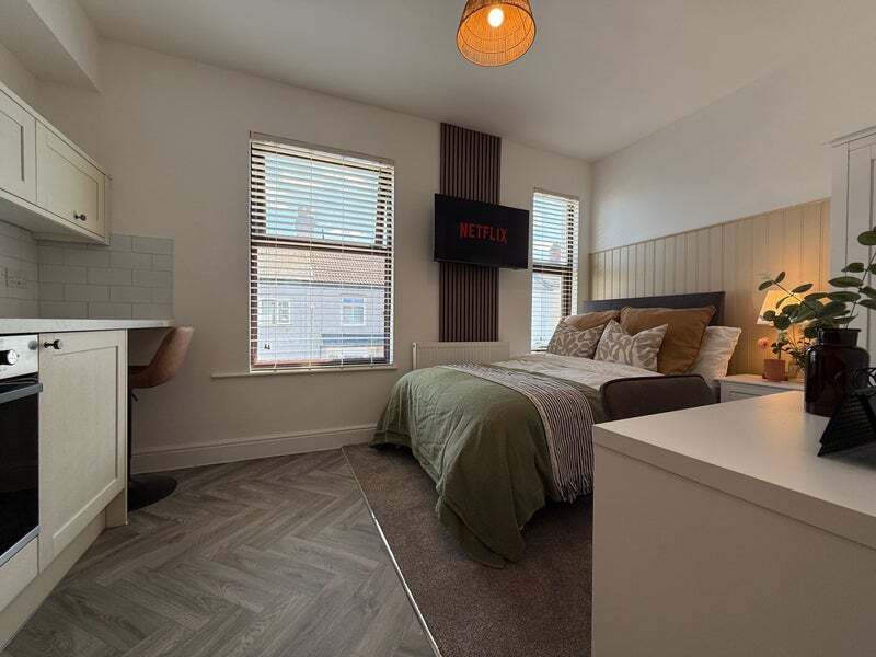 Room Lodge Road in Rugby