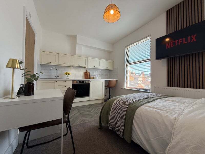 Room Lodge Road in Rugby
