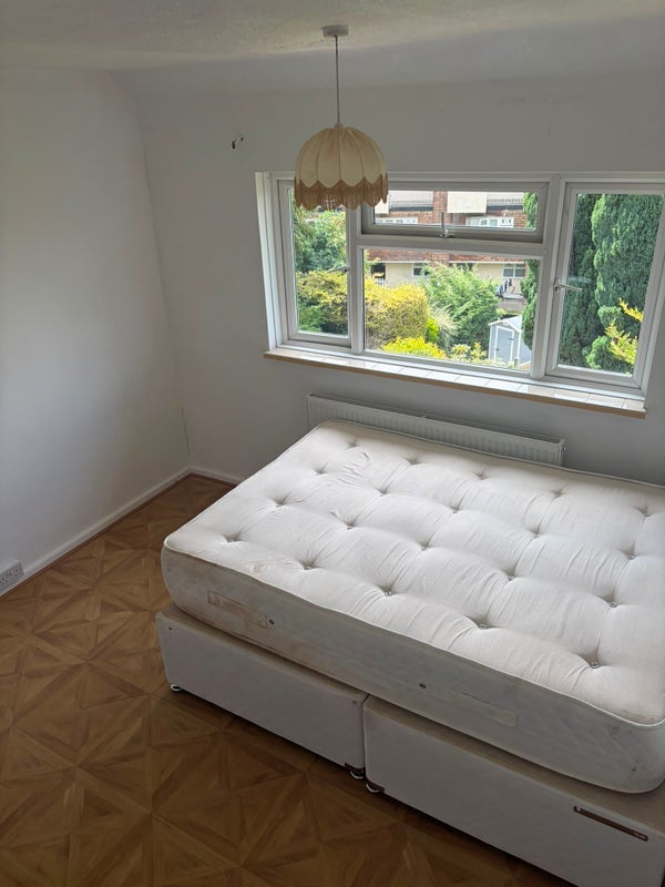Room Windham Avenue in Greater London