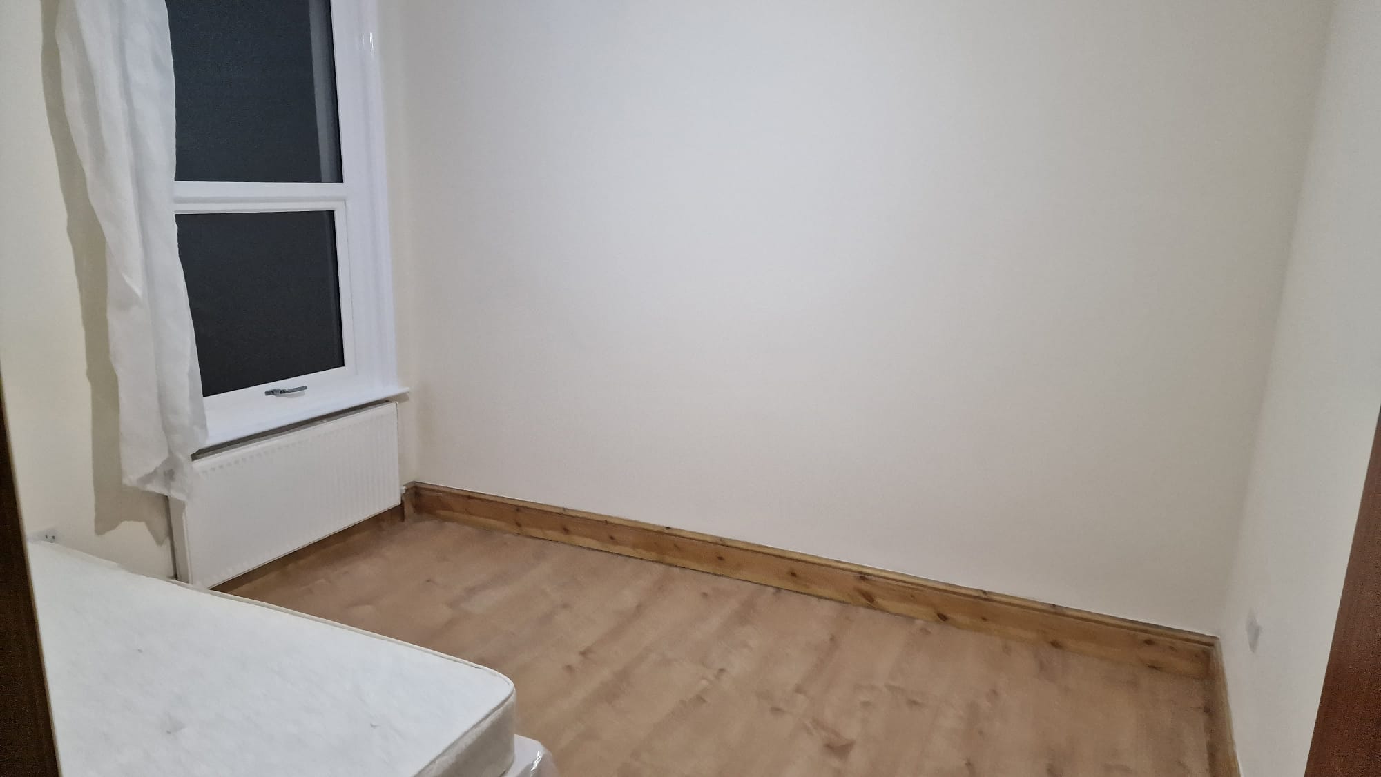 Room Shrewsbury Road in Greater London
